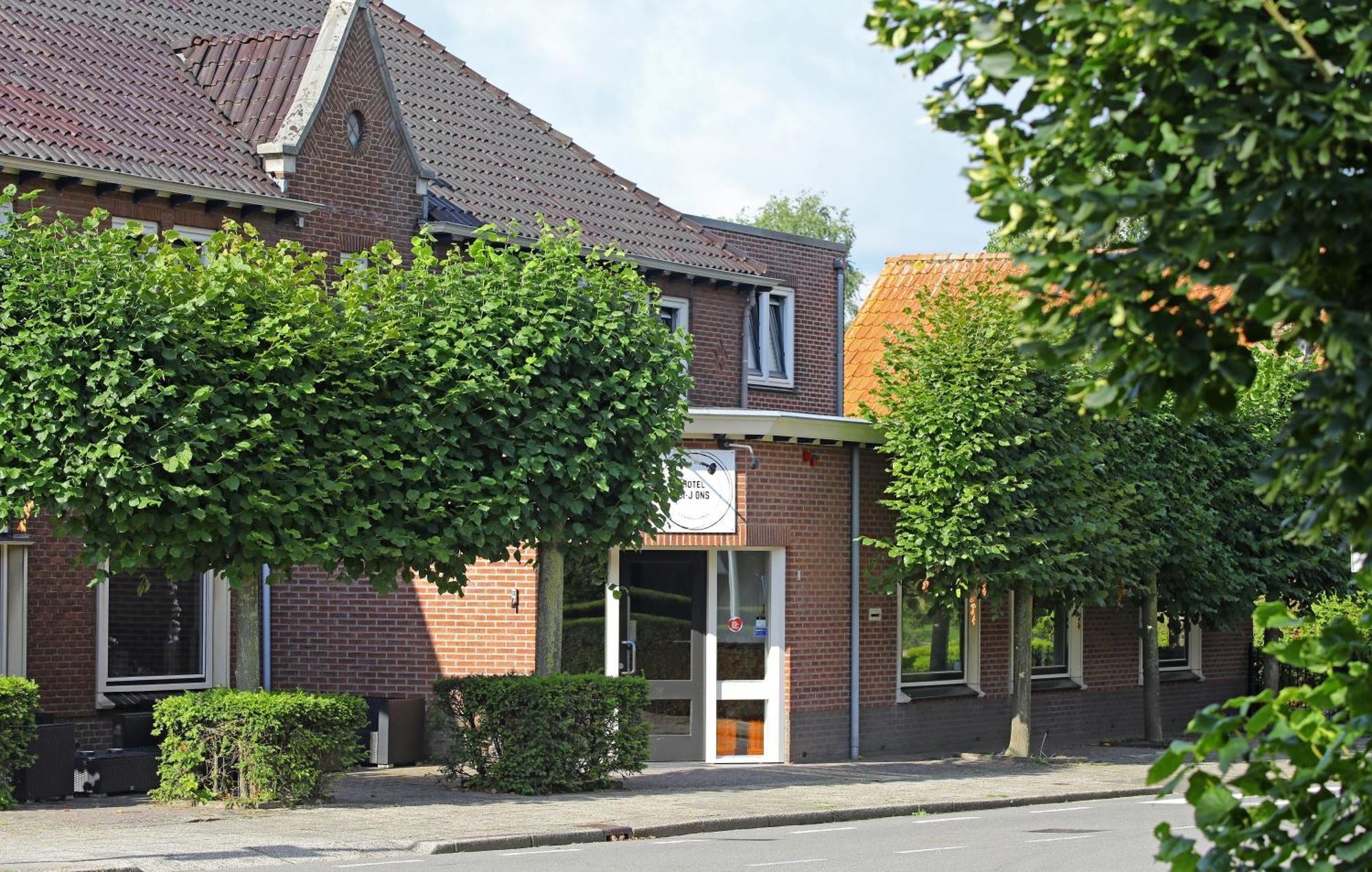 Hotel Bi-J Ons Lichtenvoorde Bagian luar foto